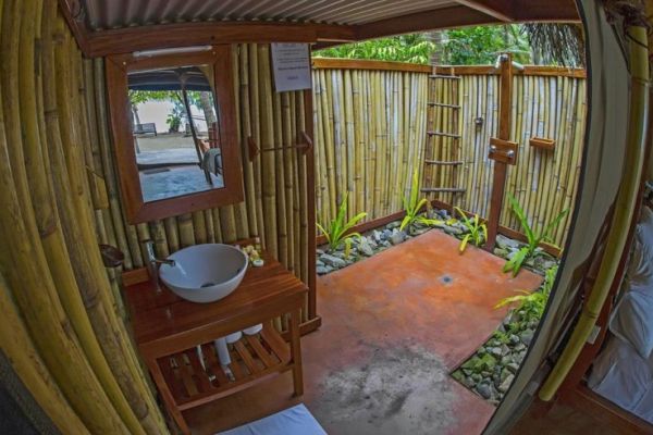 baf-barefoot-manta-deluxe-ensuite2-800A87B865A-744C-D234-FC3F-55C69693D7EF.jpg